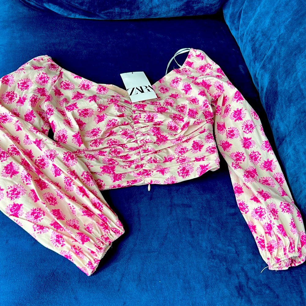 Zara special collection spring flowers Size XS. TOP ONLY